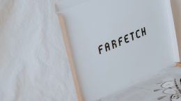Como contactar con atención al cliente de Farfetch: Teléfono y Email
