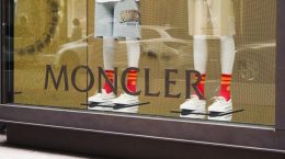 ¿Dónde fabrica la ropa Moncler?